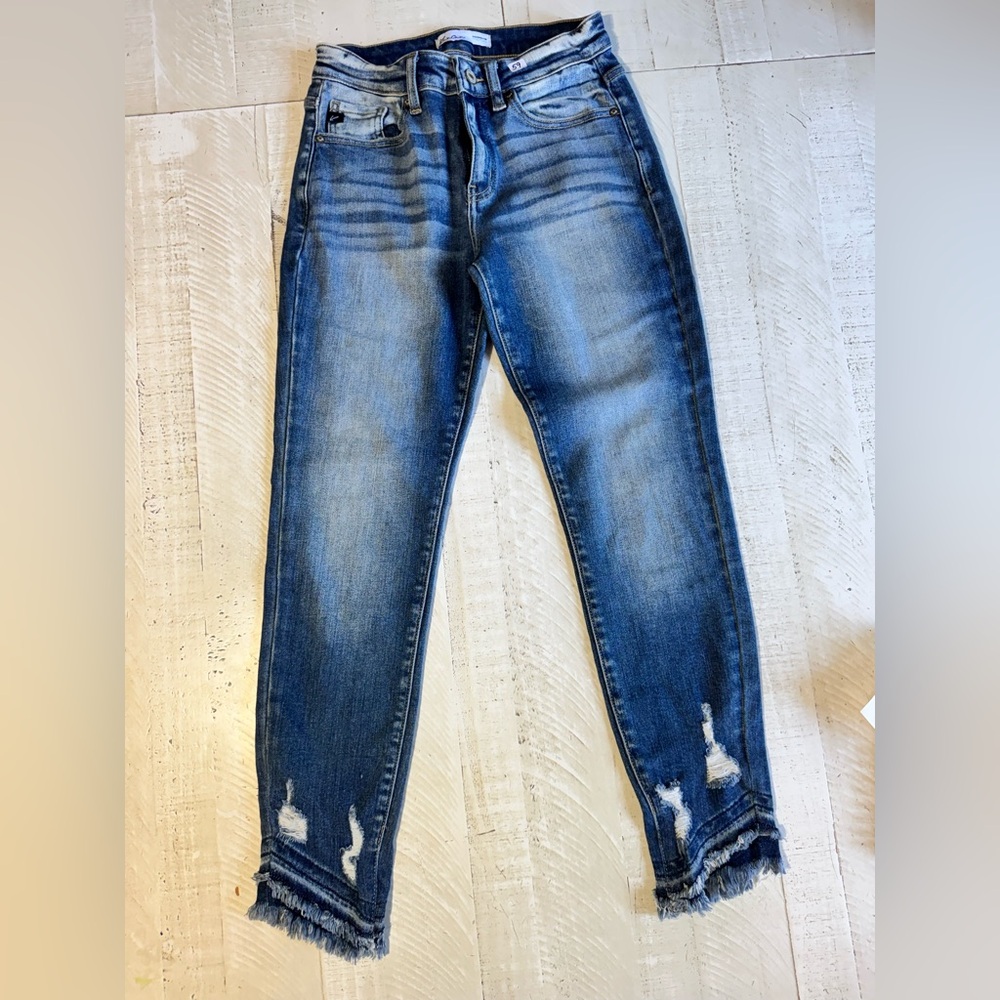 KanCan Distressed Blue Cropped Jeans